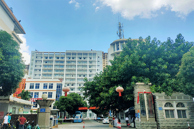 学校大门